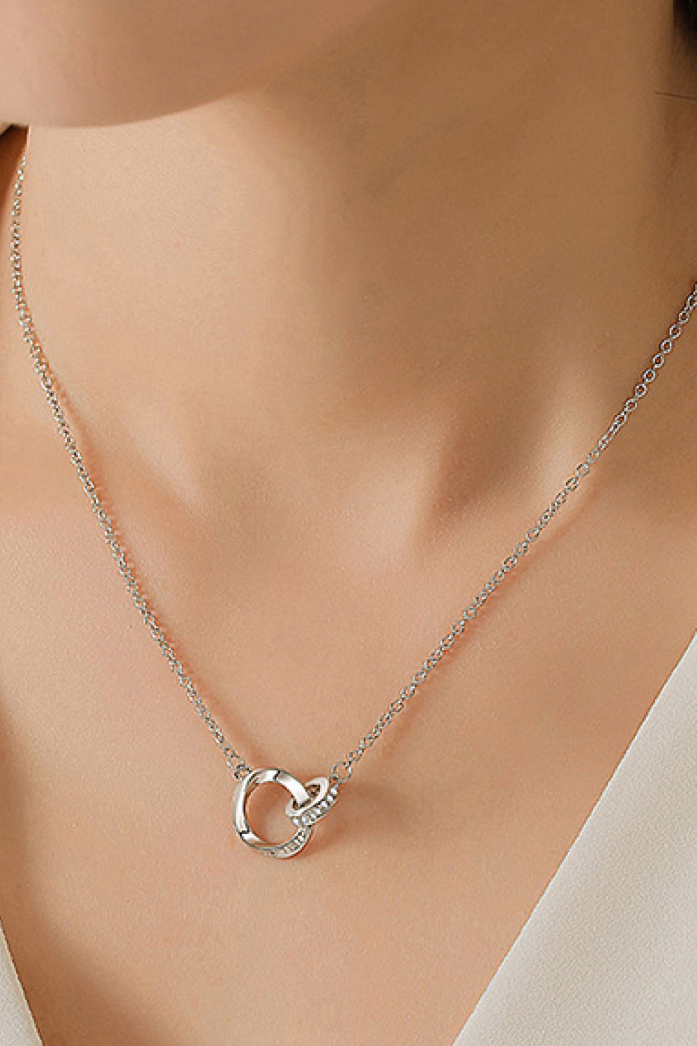 Shop Louis Vuitton Fall In Love Necklace (M00465) by lifeisfun